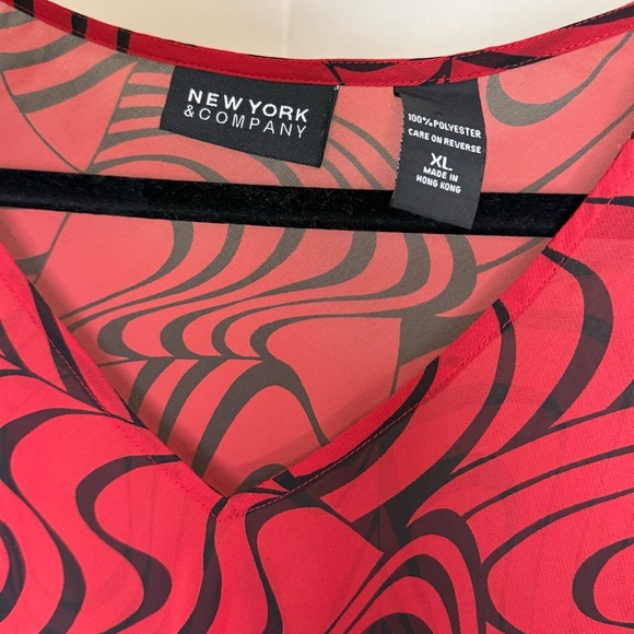 True Vintage New York & Company Shirt Red and Black Swirls | Psychedelic Pattern - Picture 3 of 3